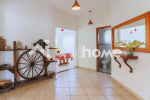 a living room with a woodenoked wheel on the wall at Linda chacara em Mogi das Cruzes in Mogi das Cruzes