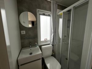 Koupelna v ubytování EUROCAMPINGPACENGO + 17 fotografií