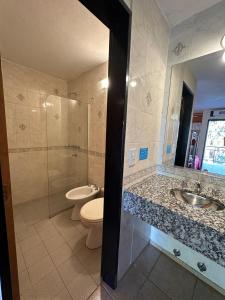 Koupelna v ubytování Hotel Carlos Paz