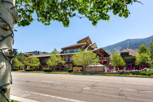 En generel udsigt til bjerge eller udsigt til bjerge taget fra feriehuset