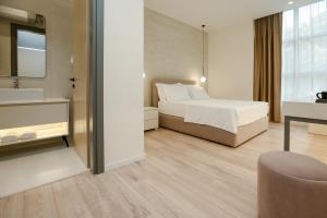 Postel nebo postele na pokoji v ubytování NÓS Luxury Rooms Shkoder