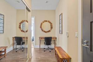 Gallery image of 3BR Skyline Condo - By CN Tower & MTCC & Free Parking in Toronto