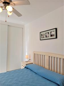 Posteľ alebo postele v izbe v ubytovaní Apartamentos Rotonda + 37 fotografií