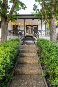 O grădină în afara Hideaway Cottage mit Sauna