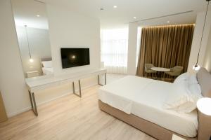 TV a/nebo společenská místnost v ubytování NÓS Luxury Rooms Shkoder