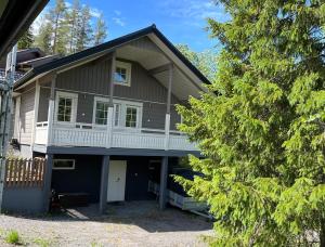 Byggnaden som villan ligger i