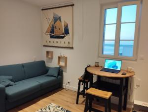 Χώρος καθιστικού στο Appartement moderne, vue mer
