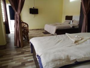 Uma cama ou camas num quarto em Jeru Homes