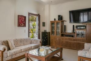 a living room with a couch and a coffee table at Villa Evita in Ratzaklíon +20 photos