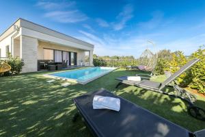 a backyard with a swimming pool and a house at Orchid Stay in Ždrelac