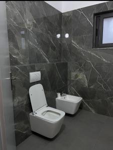 Koupelna v ubytování Apartment in Shkodra