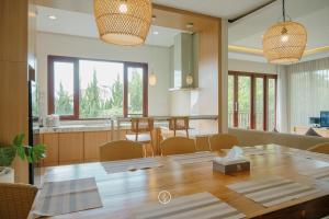 Et opholdsområde på Breeze blows city view villa 5 bedrooms with a private swimming pool and a familly room