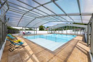 Φωτογραφία από το άλμπουμ του Oihana grand chalet de 2 à 6 pers climatisé avec piscine vue et calme à Hasparren-Pays Basque σε Hasparren