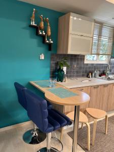 Kuchnia lub aneks kuchenny w obiekcie ZEN Neapoli Penthouse Apartment