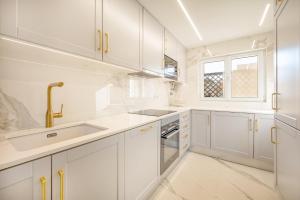 GuestReady - Seaside Serenity in Comporta的厨房或小厨房