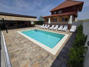 Bazén v ubytování Spa Villa Ana nebo v jeho okolí