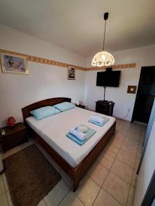 Posteľ alebo postele v izbe v ubytovaní Apartman LETI