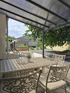 Balkón alebo terasa v ubytovaní Apartmány Centro & Jacuzzi