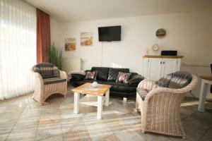 TV a/nebo společenská místnost v ubytování Ferienwohnung Seesternresidenz App.12
