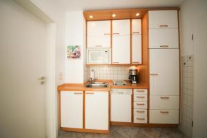 Kuchyň nebo kuchyňský kout v ubytování Ferienwohnung Seesternresidenz App.12