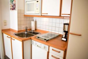 Kuchyň nebo kuchyňský kout v ubytování Ferienwohnung Seesternresidenz App.12