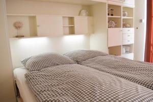 Postel nebo postele na pokoji v ubytování Ferienwohnung Seesternresidenz App.12