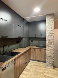 Una cocina o zona de cocina en Apartman Dašić