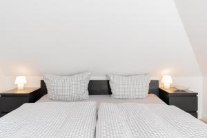 Postel nebo postele na pokoji v ubytování Ferienwohnung Strandnah