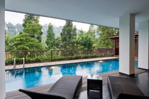 Πισίνα στο ή κοντά στο Chamomile Hill View Villa 6 bedrooms with a private swimming pool and movie room