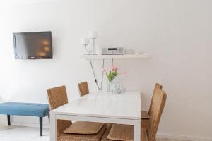 TV a/nebo společenská místnost v ubytování Ferienwohnung Strandkörbchen - Scharbeutz