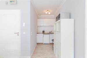 Kuchyň nebo kuchyňský kout v ubytování Ferienwohnung Strandkörbchen - Scharbeutz