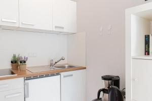 Kuchyň nebo kuchyňský kout v ubytování Ferienwohnung Strandkörbchen - Scharbeutz