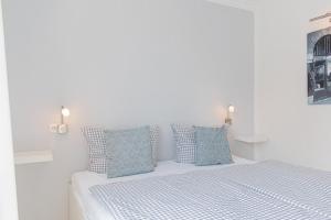 Postel nebo postele na pokoji v ubytování Ferienwohnung Strandkörbchen - Scharbeutz