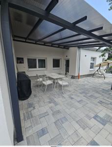 Patio alebo iná vonkajšia časť ubytovania Apartmány Centro & Jacuzzi
