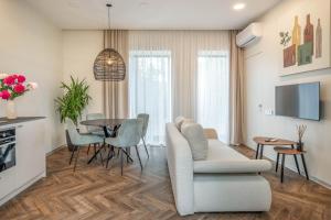 Et tv og/eller underholdning på GREEN HOUSE Downtown Apartments with private FREE parking and BIKE storage