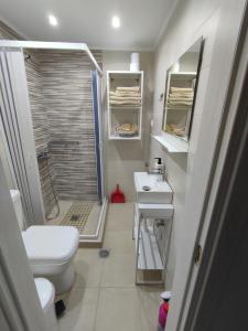 Koupelna v ubytování M2 - Maraki Apartments