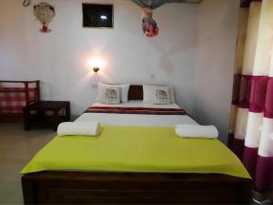 Letto o letti in una camera di Batu's Safari lodge Udawalawe