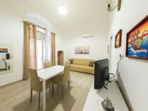 Khu vực ghế ngồi tại Home Torre dell' Astrologo