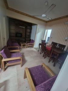 Χώρος καθιστικού στο كمبوند راس البر زمان