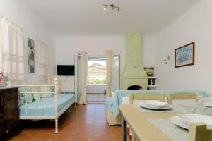 Postel nebo postele na pokoji v ubytování Callisto Houses + 37 fotografií