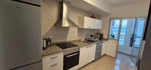 Η κουζίνα ή μικρή κουζίνα στο Luxury apartment near TGV station and the beach