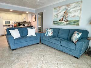 Ruang duduk di Beachfront Aqua Villa 403! Free Activities Included! +38 gambar