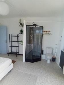 Koupelna v ubytování Ogooué appartement entier Lumineux 94m2 maxi 6 couchage 3 chambres