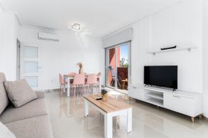 Μια τηλεόραση ή/και κέντρο ψυχαγωγίας στο Aparthotel Laguna Rosa