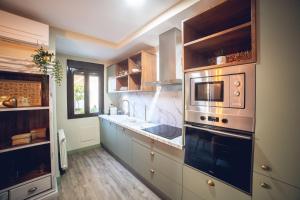 A kitchen or kitchenette at Petit Candeleda