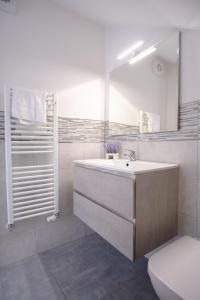 a bathroom with a sink and a mirror and a toilet at Appartamento Business Duplex 95mq - Doppia Terrazza XXL - 2 bagni - Check-in Codice in Padova +53 photos