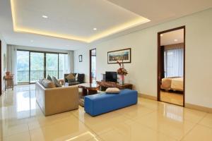 Posezení v ubytování Mentari Hill View Villa 8 bedrooms with a private swimming pool and a movie room