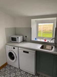 Kuchyň nebo kuchyňský kout v ubytování Cnoc Ruaraidh Cottage + 14 fotografií