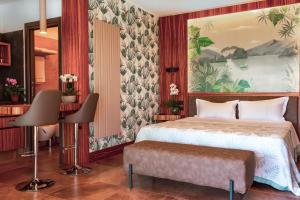 a bedroom with a bed and a desk at Villa del Sole in Taormina