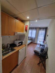 Kuchyň nebo kuchyňský kout v ubytování Astro Studio Apartments